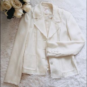 Beautiful blazer 💕 perfect for Fall and Winter.